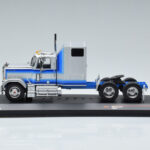 GMC General Srebrna IXO 1:43 TR079 - image 3 of 6