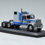 GMC General Srebrna IXO 1:43 TR079 - image 4 of 6