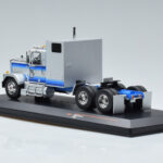 GMC General Srebrna IXO 1:43 TR079 - image 5 of 6