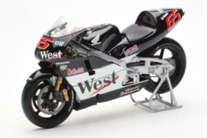 Honda NSR500 West Honda Pons #65 L. Capirossi 500cc World Championship 2001 Minichamps 1:12 122016165 Kovina – slika 2 od 4