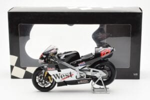 Honda NSR500 West Honda Pons #65 L. Capirossi 500cc World Championship 2001 Minichamps 1:12 122016165 Kovina – slika 4 od 4