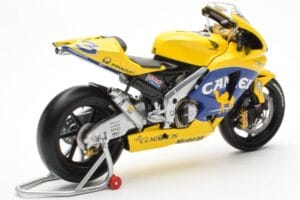 Honda RC211V Pramac Pons #3 M. Biaggi MotoGP 2003 Minichamps 1:12 122037103 Kovina – slika 3 od 4