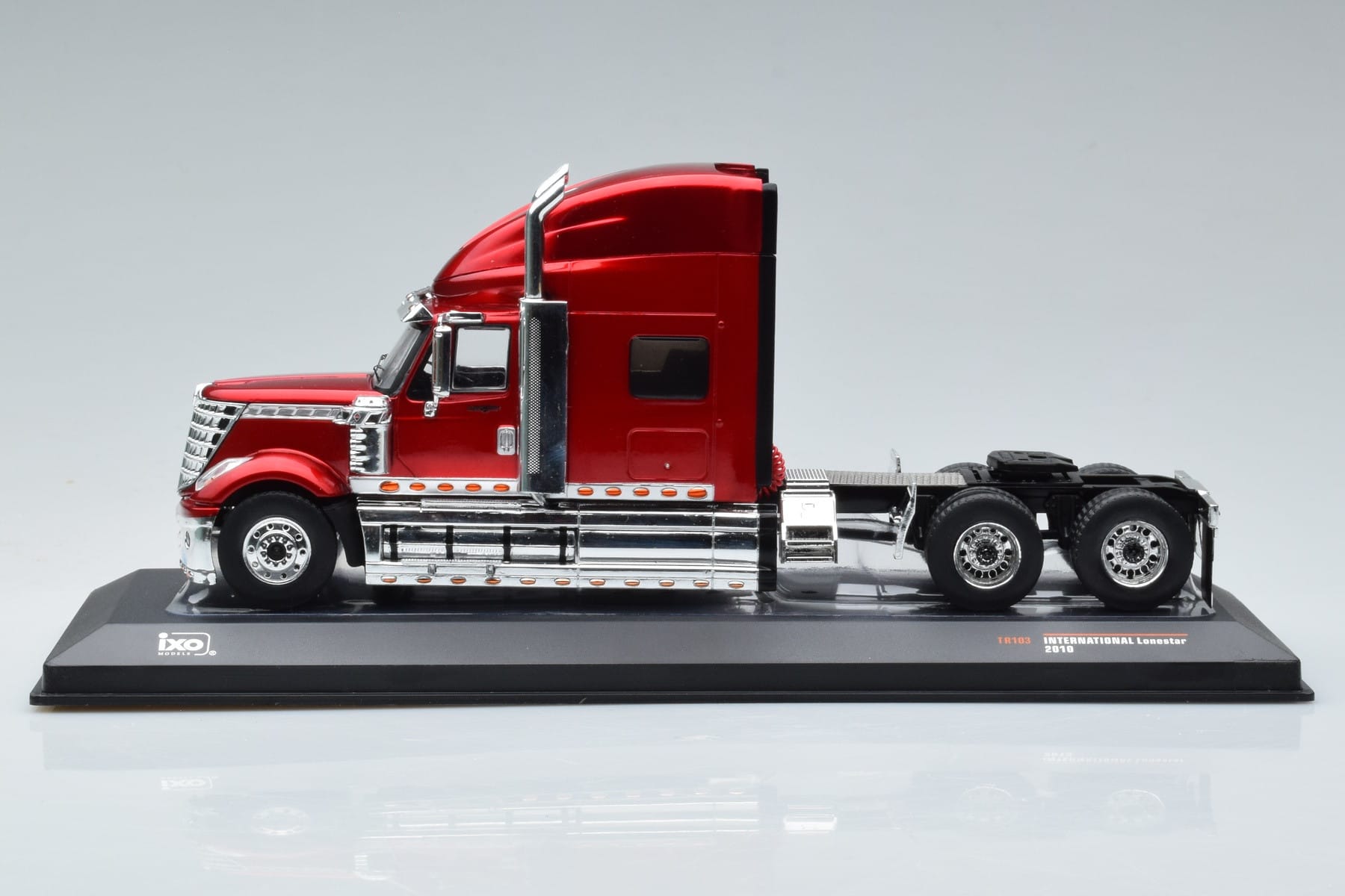 International Lonestar Rdeč IXO 1:43 TR103 Kovina – slika 3 od 6