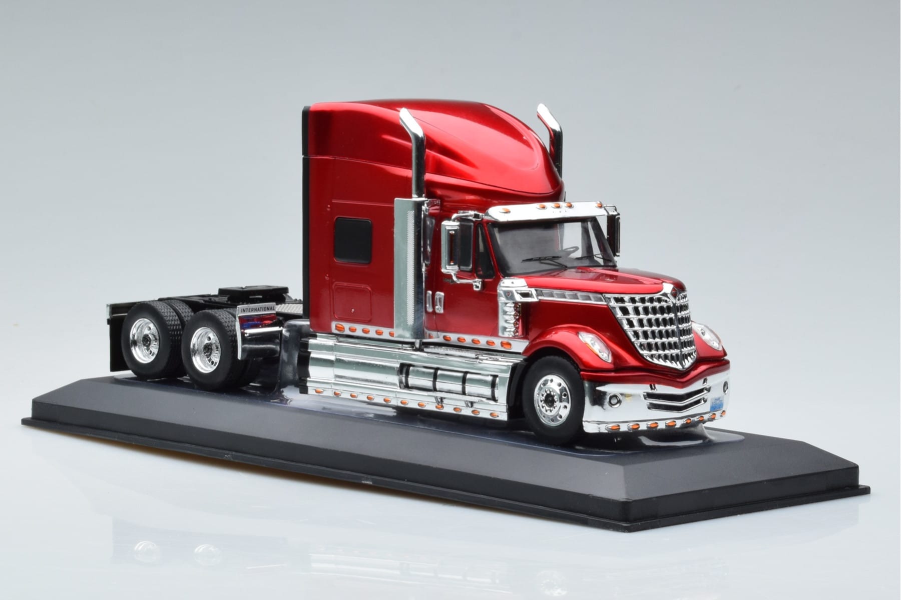 International Lonestar Rdeč IXO 1:43 TR103 Kovina – slika 4 od 6