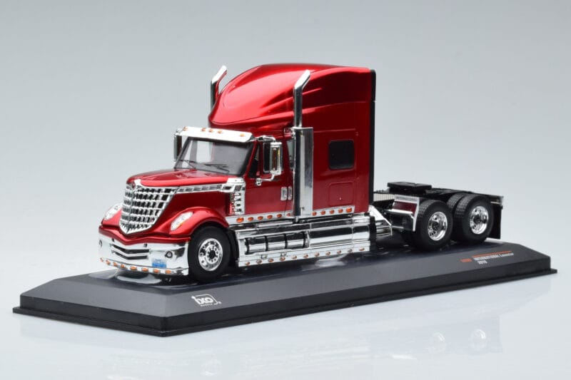 International Lonestar Rdeč IXO 1:43 TR103 Kovina