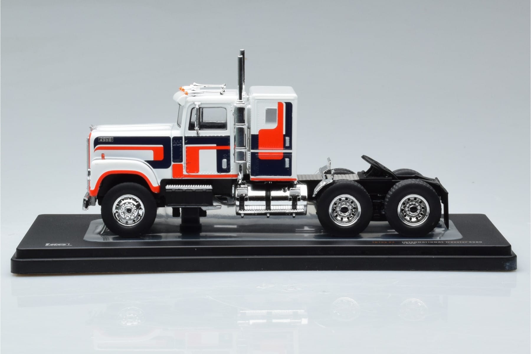 International Transtar 4300 Bel IXO 1:43 TR153 Kovina – slika 3 od 6