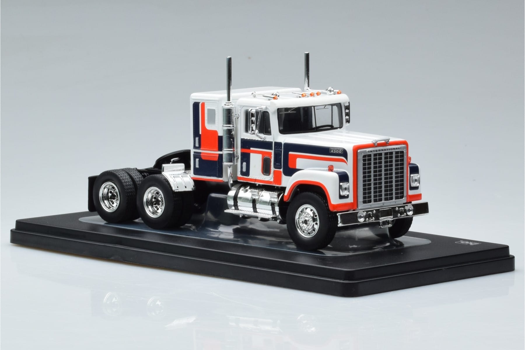 International Transtar 4300 Bel IXO 1:43 TR153 Kovina – slika 4 od 6