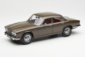 Jaguar XJ6 Series 1 4.2 Sable Rjav Paragon 1:18