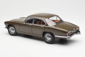 Jaguar XJ6 Series 1 4.2 Sable Rjav Paragon 1:18 2011004 Kovina – slika 7 od 8