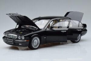 Jaguar XJ6 X350 Ebony Črn Almost Real 1:18 810501 Kovina – slika 2 od 11