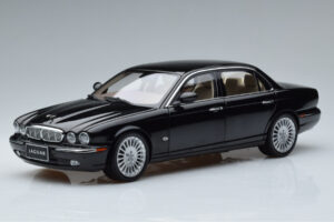 Jaguar XJ6 X350 Ebony Črn Almost Real 1:18