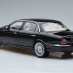 Jaguar XJ6 X350 Ebony Črn Almost Real 1:18 - image 6 of 11