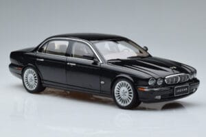 Jaguar XJ6 X350 Ebony Črn Almost Real 1:18 810501 Kovina – slika 10 od 11