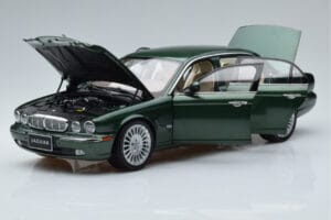 Jaguar XJ6 X350 Racing Zelen Almost Real 1:18 810502 Kovina – slika 2 od 13