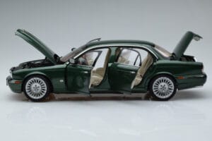 Jaguar XJ6 X350 Racing Zelen Almost Real 1:18 810502 Kovina – slika 4 od 13