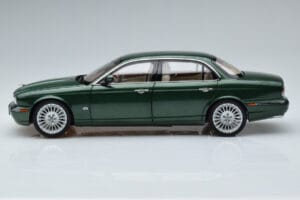 Jaguar XJ6 X350 Racing Zelen Almost Real 1:18 810502 Kovina – slika 5 od 13