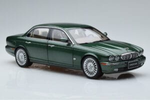 Jaguar XJ6 X350 Racing Zelen Almost Real 1:18 810502 Kovina – slika 6 od 13