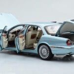Jaguar XJ6 X350 Seafrost Svetlo Moder Almost Real 1:18 - image 3 of 11