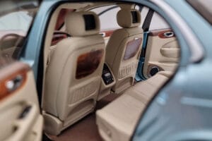 Jaguar XJ6 X350 Seafrost Svetlo Moder Almost Real 1:18 810503 Kovina – slika 10 od 11