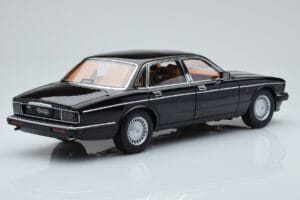 Jaguar XJ6 XJ40 Ebony Črn Almost Real 1:18 810543 Kovina – slika 3 od 11