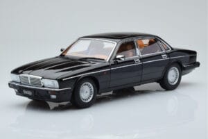 Jaguar XJ6 XJ40 Ebony Črn Almost Real 1:18 810543