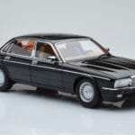 Jaguar XJ6 XJ40 Ebony Črn Almost Real 1:18 - image 6 of 11