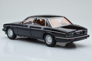 Jaguar XJ6 XJ40 Ebony Črn Almost Real 1:18 810543 Kovina – slika 7 od 11