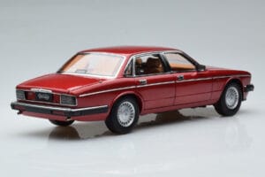 Jaguar XJ6 XJ40 Flamenco Rdeč Almost Real 1:18 810541 Kovina – slika 3 od 11