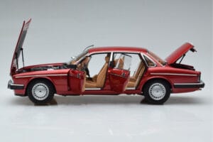 Jaguar XJ6 XJ40 Flamenco Rdeč Almost Real 1:18 810541 Kovina – slika 4 od 11