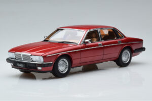 Jaguar XJ6 XJ40 Flamenco Rdeč Almost Real 1:18