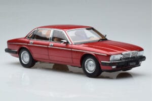 Jaguar XJ6 XJ40 Flamenco Rdeč Almost Real 1:18 810541 Kovina – slika 6 od 11