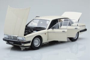 Jaguar XJ6 XJ40 Glacier Bel Almost Real 1:18 810542 Kovina – slika 2 od 11