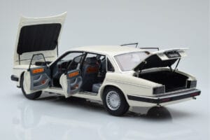 Jaguar XJ6 XJ40 Glacier Bel Almost Real 1:18 810542 Kovina – slika 5 od 11