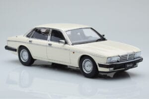 Jaguar XJ6 XJ40 Glacier Bel Almost Real 1:18 810542 Kovina – slika 6 od 11
