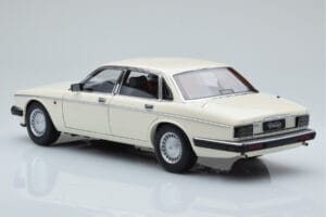 Jaguar XJ6 XJ40 Glacier Bel Almost Real 1:18 810542 Kovina – slika 7 od 11