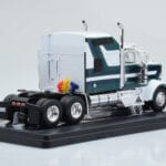 Kenworth W900 Zelen Bel IXO 1:43 - image 2 of 6