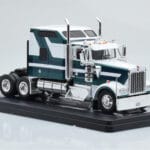Kenworth W900 Zelen Bel IXO 1:43 - image 4 of 6