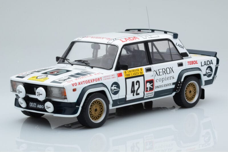 Lada 2105 VFTS #42 S. Brundza Rally 1000 Lakes 1984 IXO 1:18