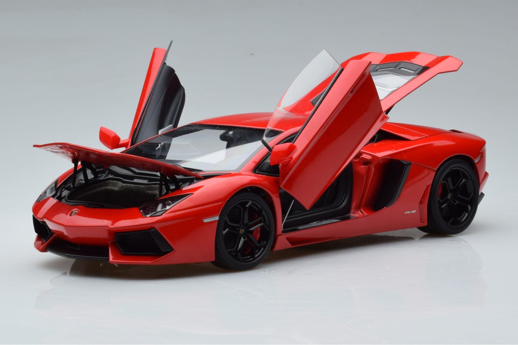 Lamborghini Aventador LP700-4 Andromeda Rdeča AUTOart 1:18 74669 Kovina – slika 2 od 10
