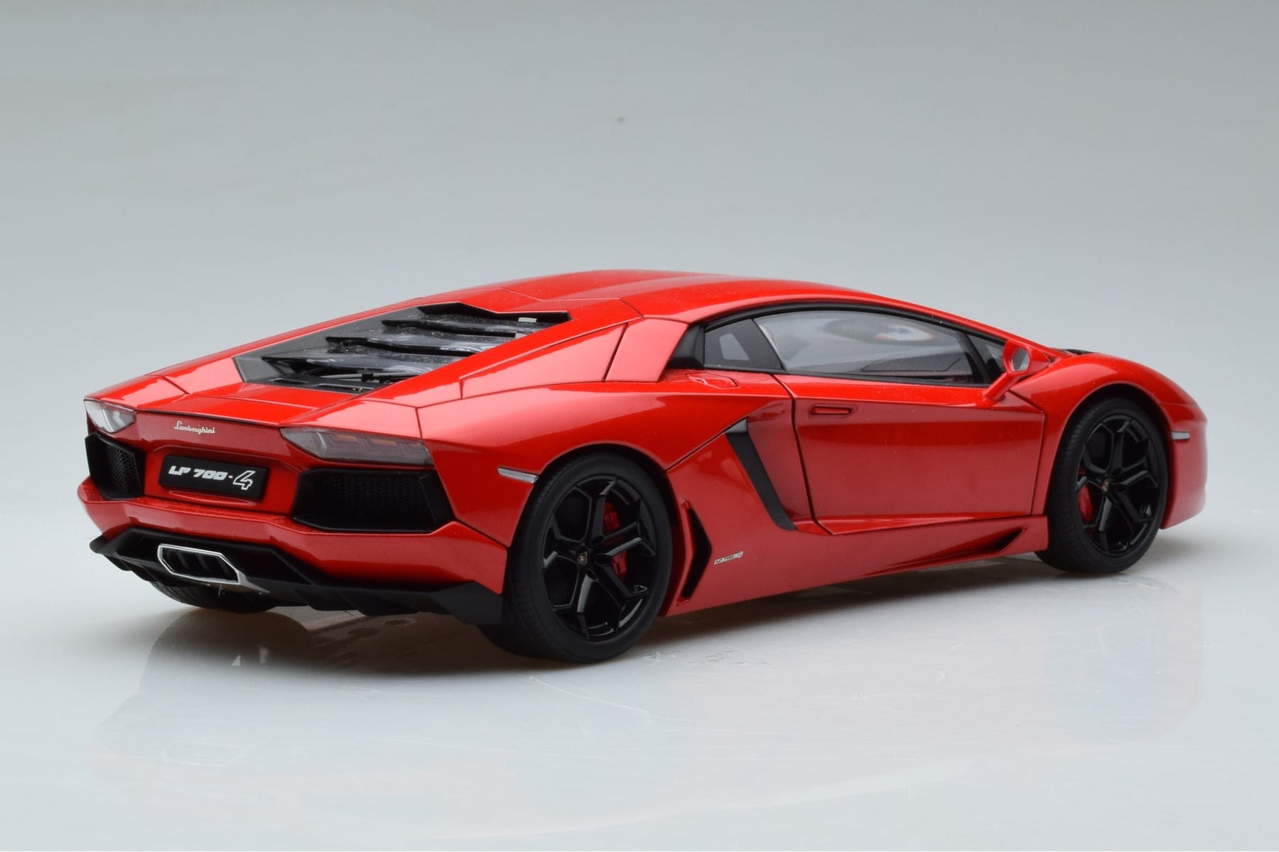 Lamborghini Aventador LP700-4 Andromeda Rdeča AUTOart 1:18 74669 Kovina – slika 3 od 10