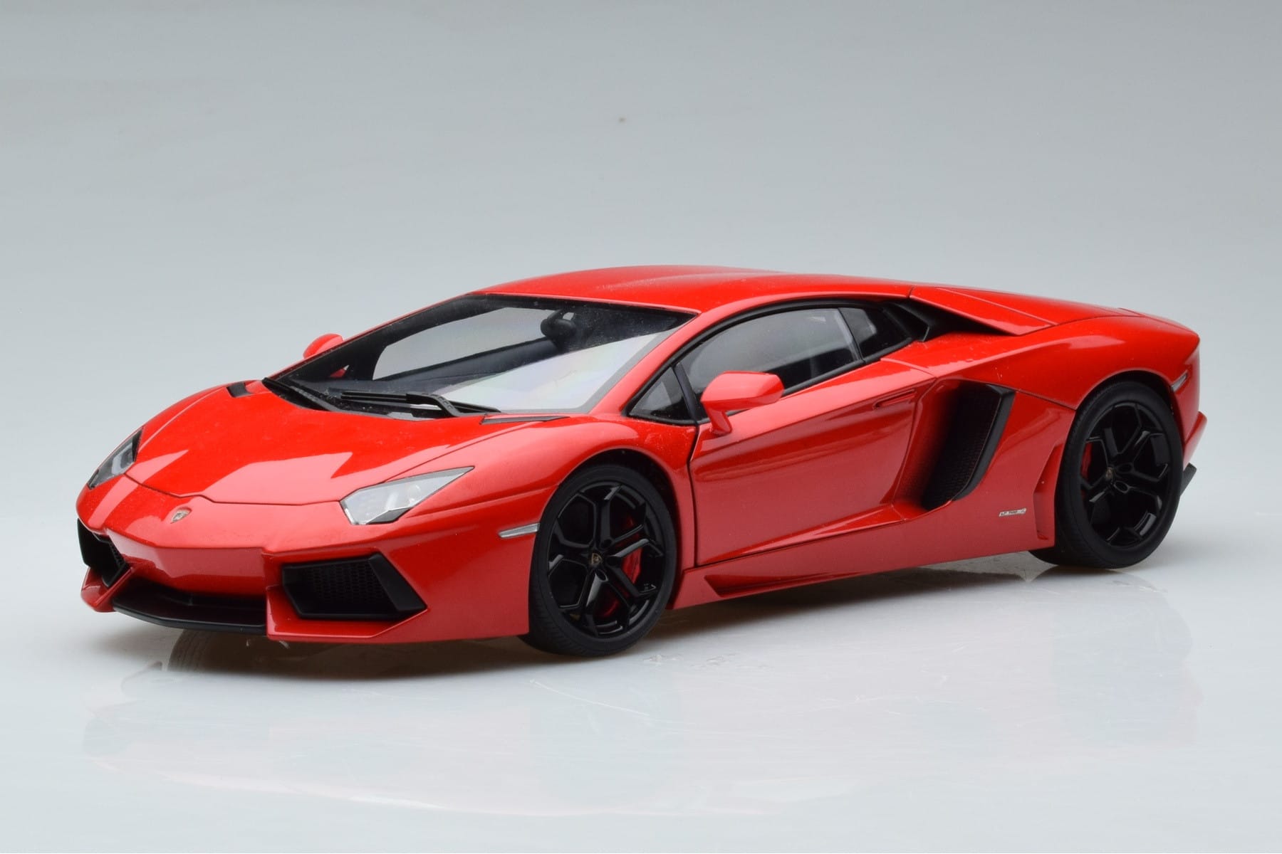 Lamborghini Aventador LP700-4 Andromeda Rdeča AUTOart 1:18 74669 Kovina