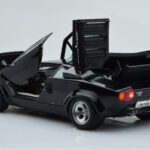 Lamborghini Countach LP5000S Črna AUTOart 1:18 - image 3 of 10