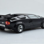 Lamborghini Countach LP5000S Črna AUTOart 1:18 - image 4 of 10