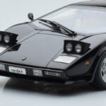 Lamborghini Countach LP5000S Črna AUTOart 1:18 - image 8 of 10