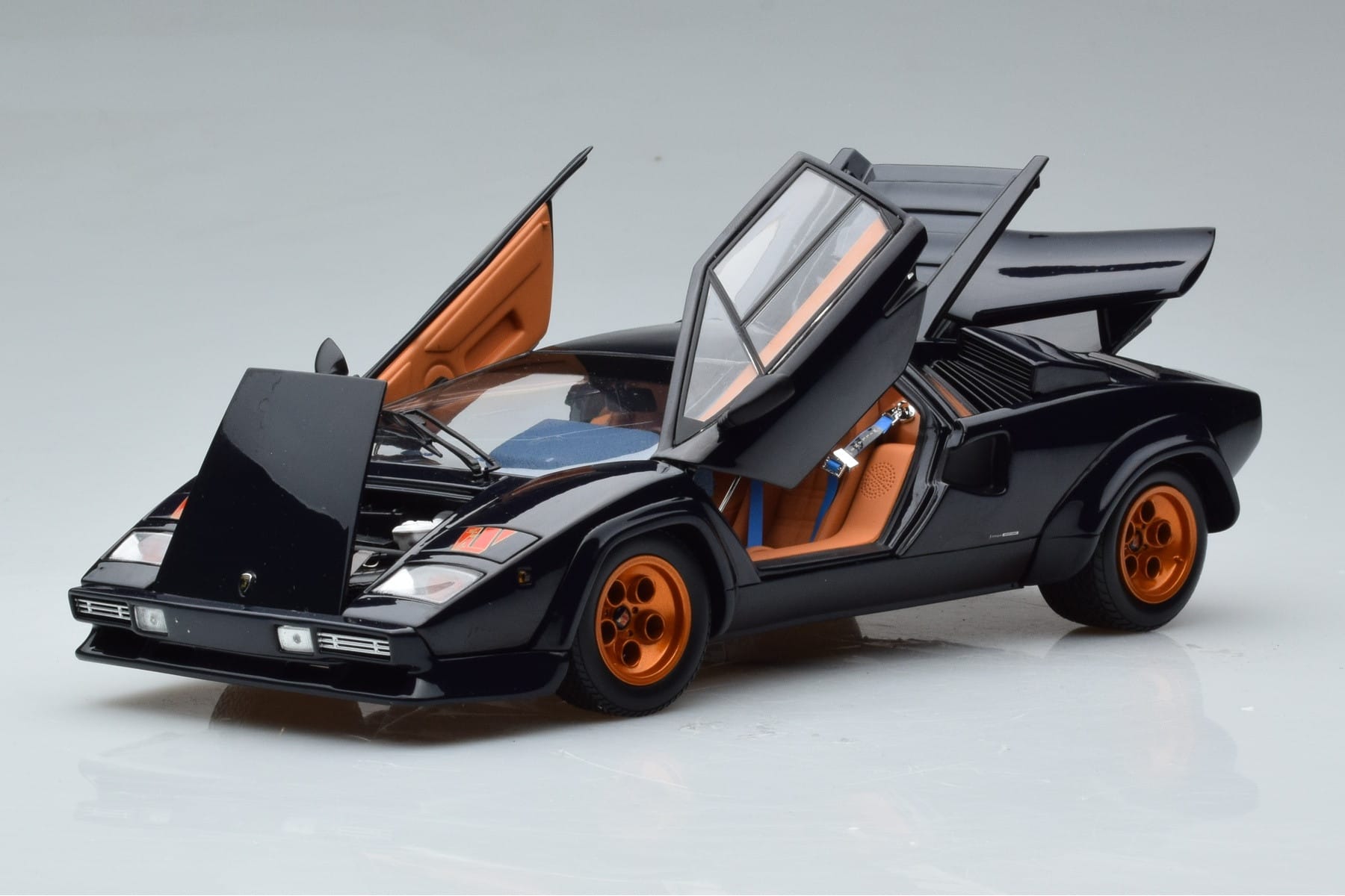 Lamborghini Countach LP500S Walter Wolf Temno Moder Kyosho 1:18 08320D Kovina – slika 2 od 11