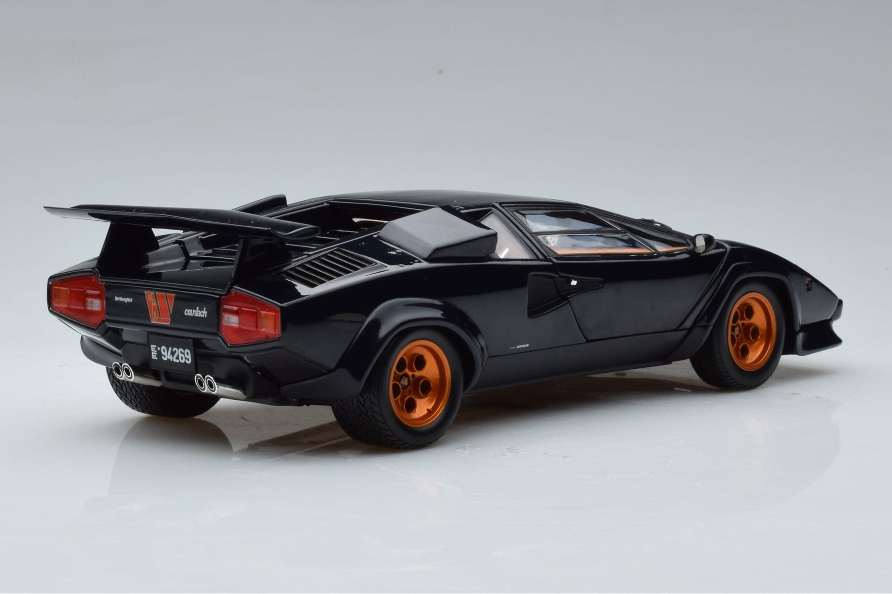 Lamborghini Countach LP500S Walter Wolf Temno Moder Kyosho 1:18 08320D Kovina – slika 3 od 11
