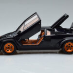 Lamborghini Countach LP500S Walter Wolf Temno Moder Kyosho 1:18 - image 4 of 11
