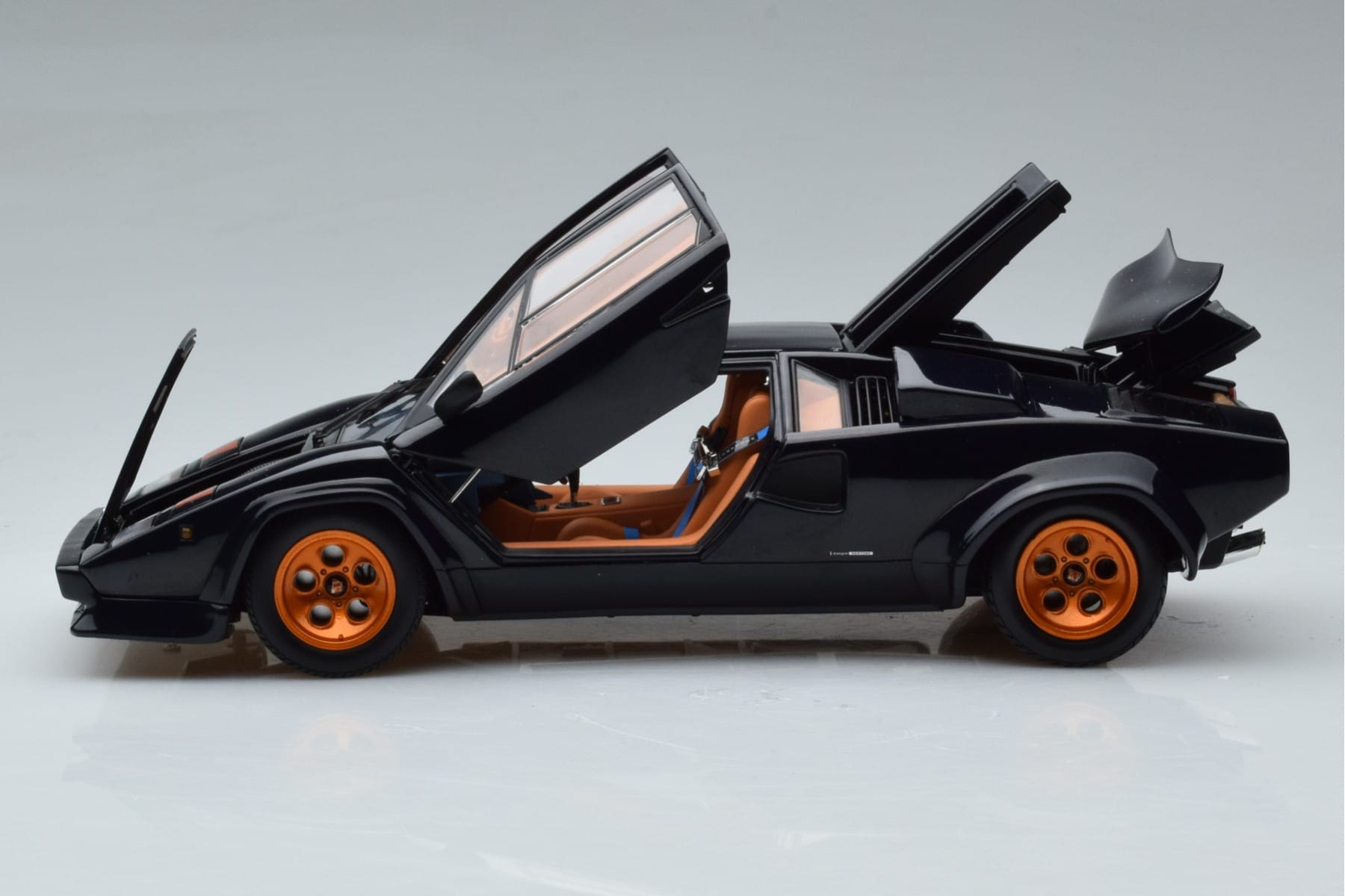 Lamborghini Countach LP500S Walter Wolf Temno Moder Kyosho 1:18 08320D Kovina – slika 4 od 11