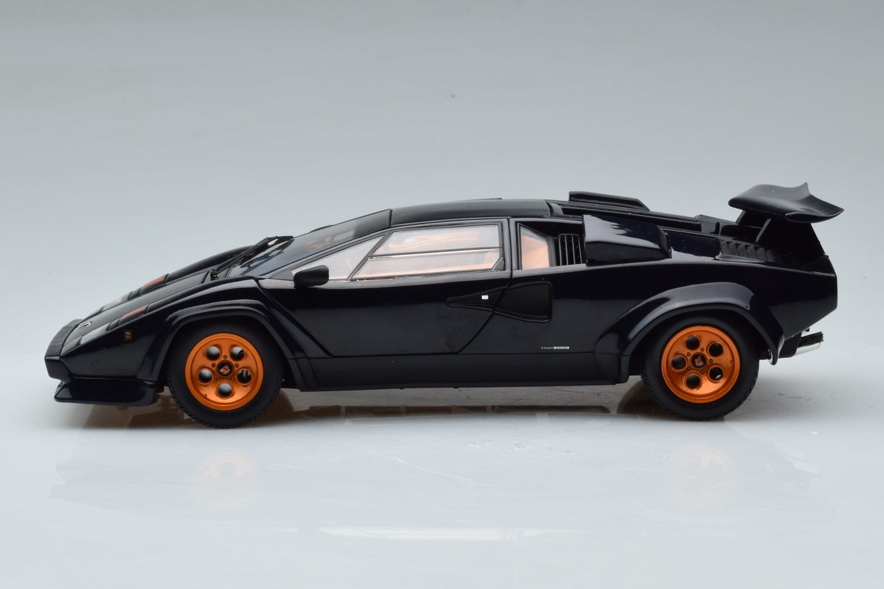 Lamborghini Countach LP500S Walter Wolf Temno Moder Kyosho 1:18 08320D Kovina – slika 5 od 11