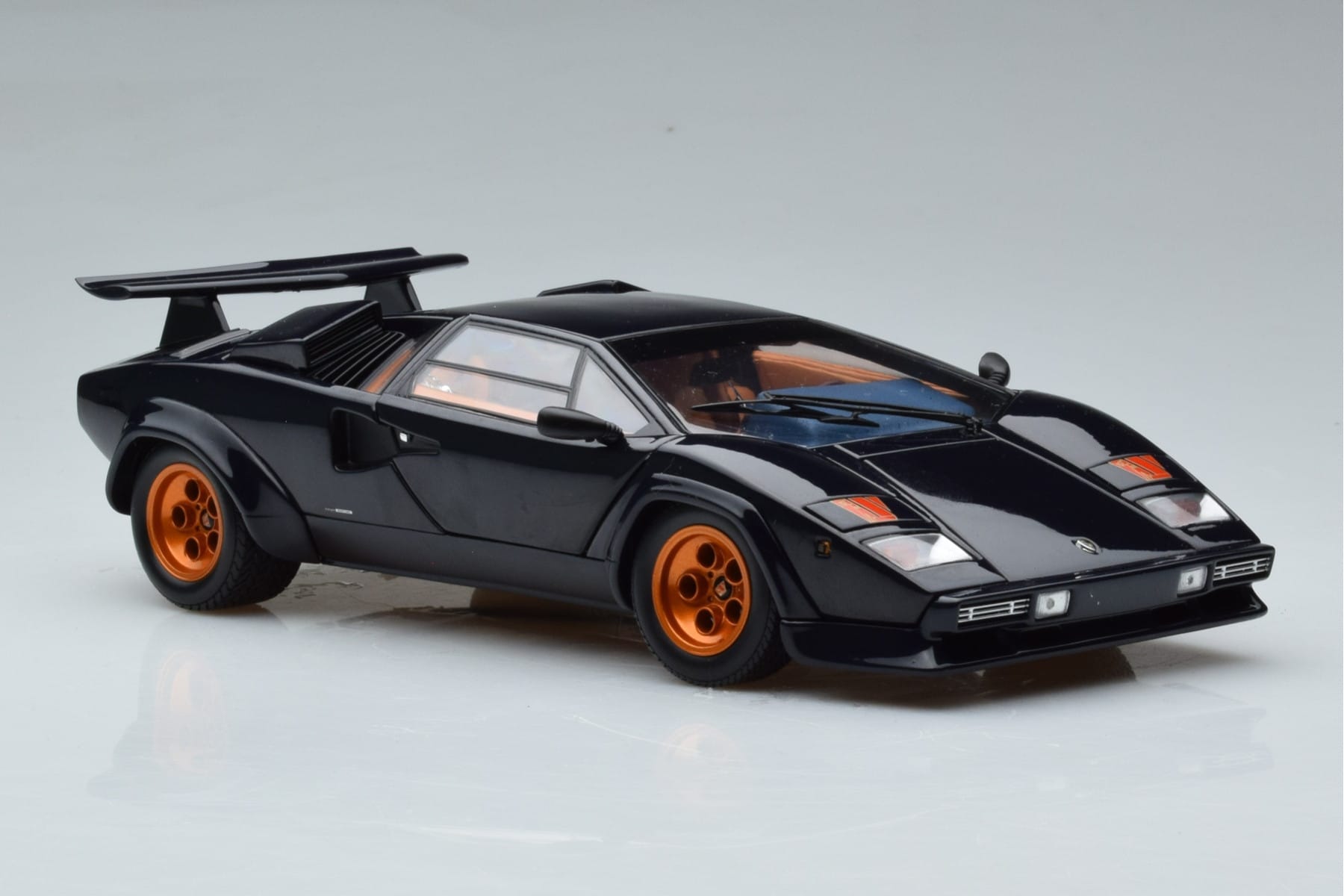 Lamborghini Countach LP500S Walter Wolf Temno Moder Kyosho 1:18 08320D Kovina – slika 6 od 11